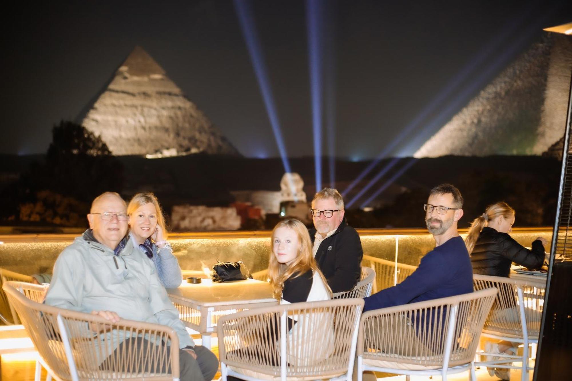 Tree Lounge Pyramids View Inn , Sphinx Giza Cairo Exterior photo